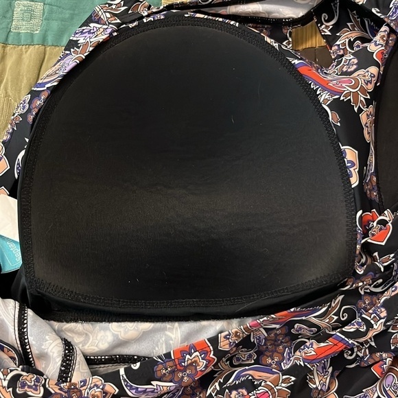 Septangle High Neck Key Hole Tankini Top in Paisley Print - Picture 8 of 12